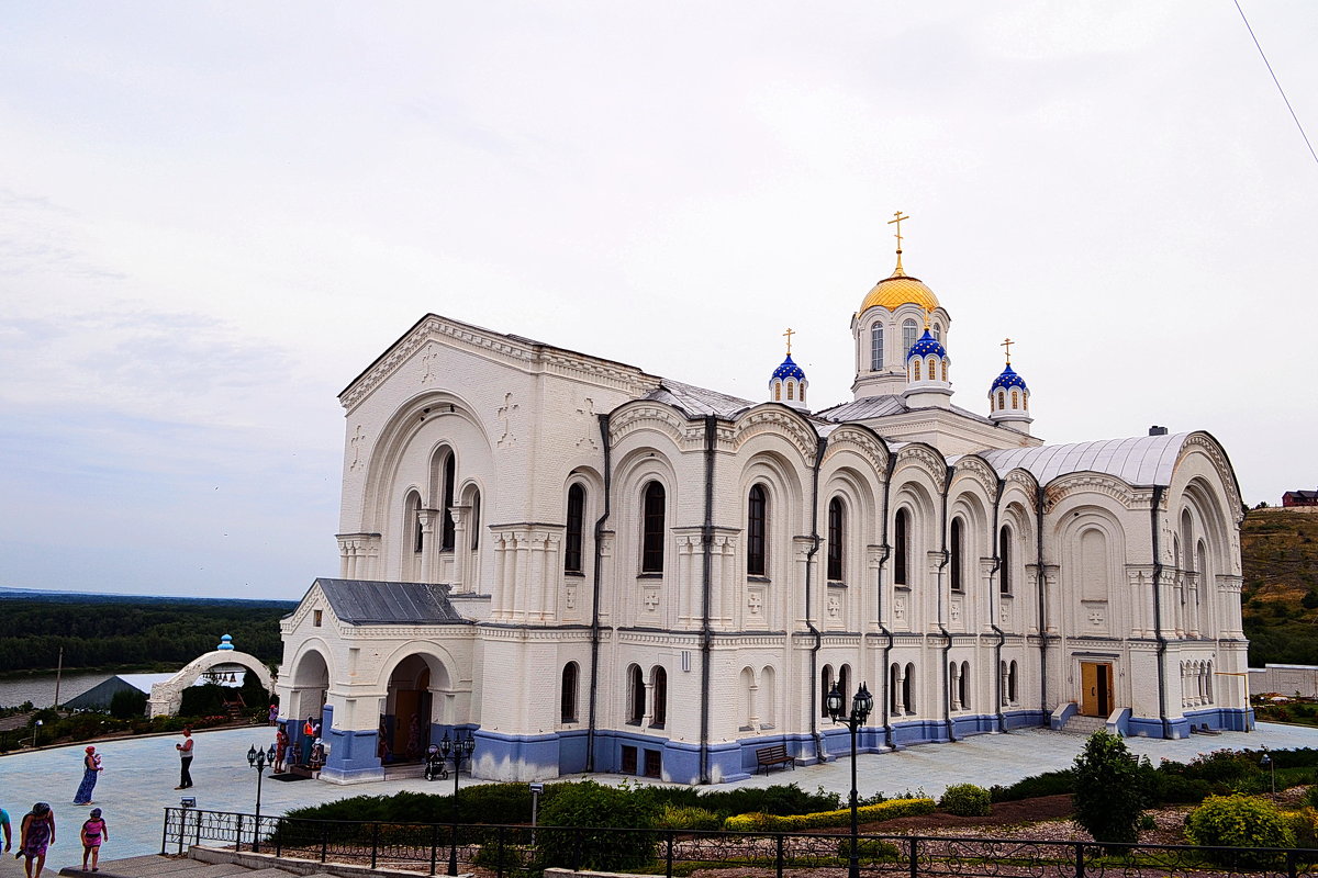 Главный храм Усть-Медведецкого Спасо-Преображенского женского монастыря. - Aлександр **