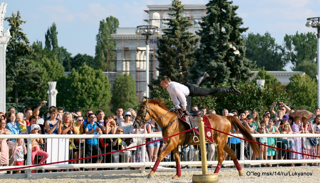акробатика на коне - Олег Лукьянов