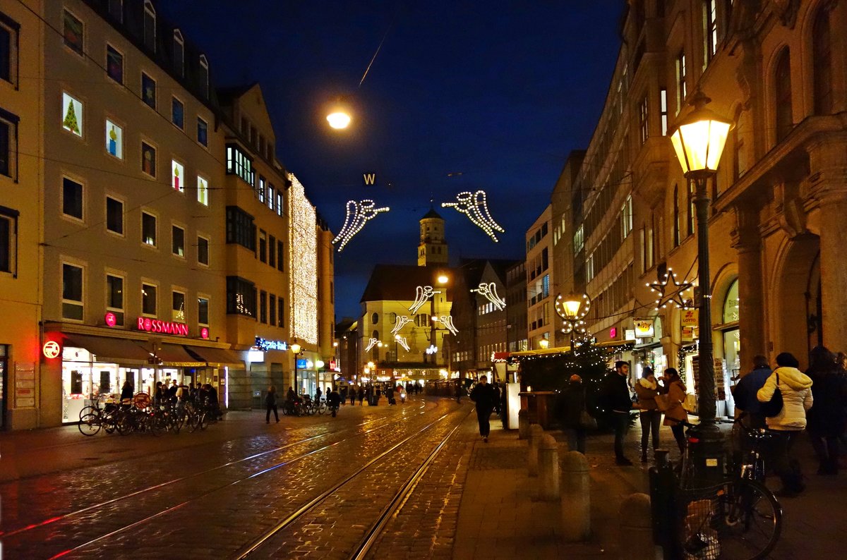 Augsburg - и вновь,над городом летают ангелы, оповещая о приближении Рождества... - Galina Dzubina