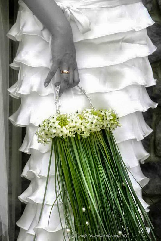 Сумочка невесты из живых цветов - Алексей Матюш
