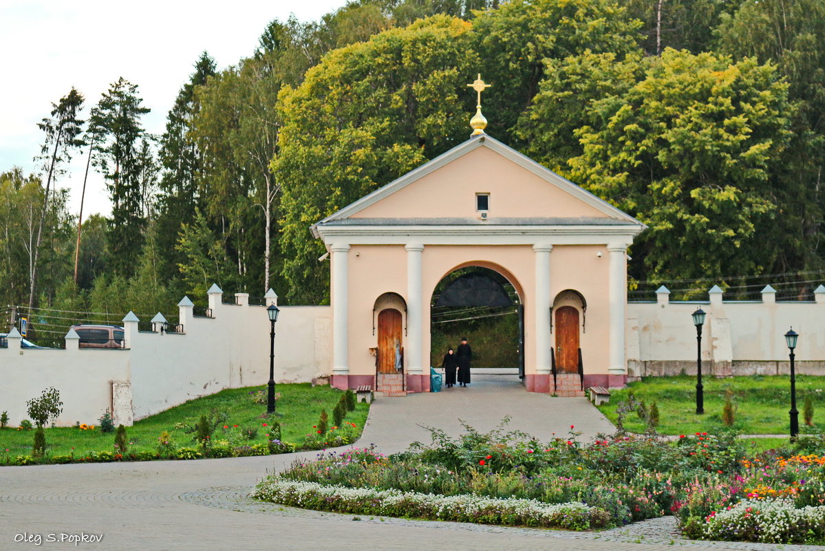Вход в монастырь - Олег Попков