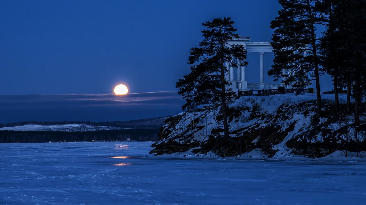 Sunset Full Moon - Dmitry Ozersky