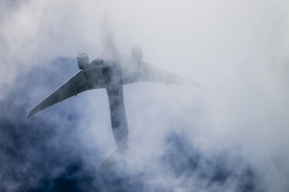 Самолет в облаках - Алексей Горский