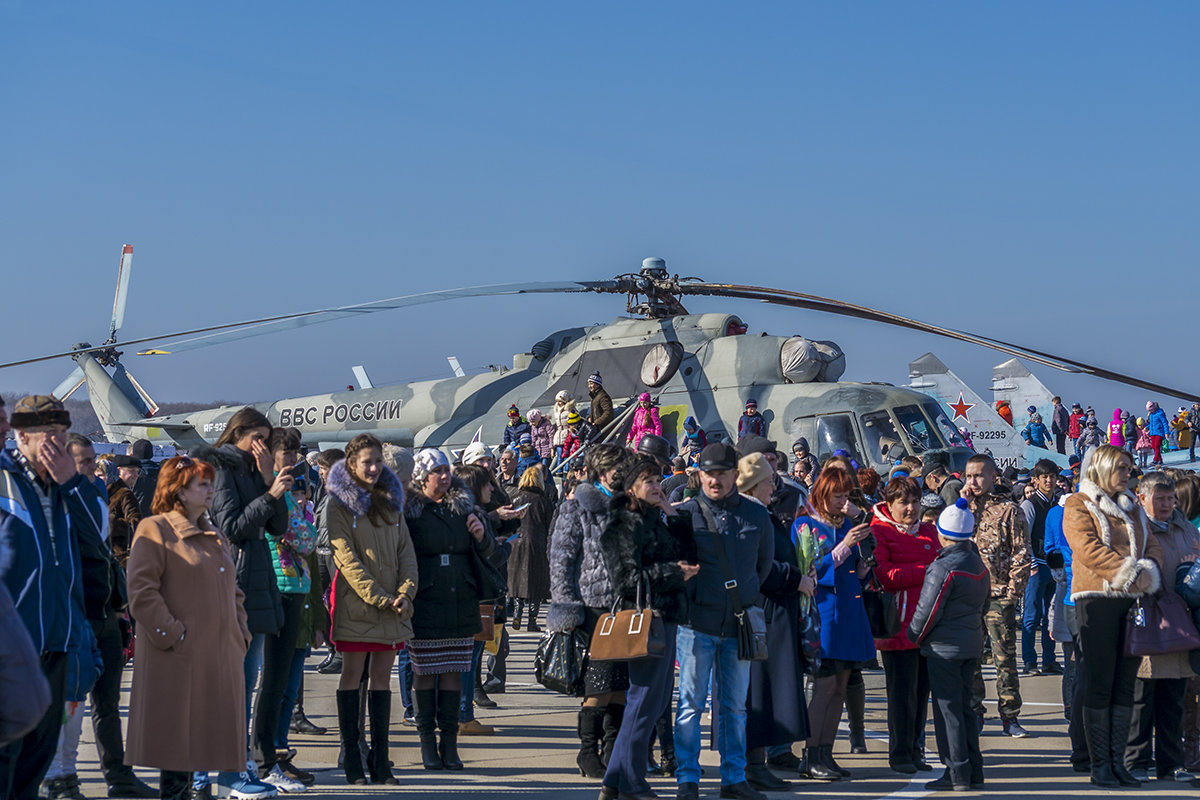 Показ военной техники - Игорь Сикорский