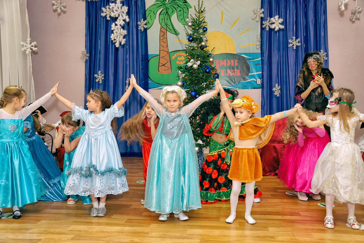 Один день из жизни детского садика - Новый год шагает по стране - Дмитрий Конев