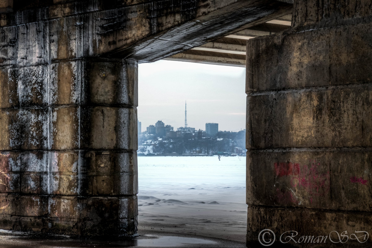 Under the Bridge - Роман Воронежский