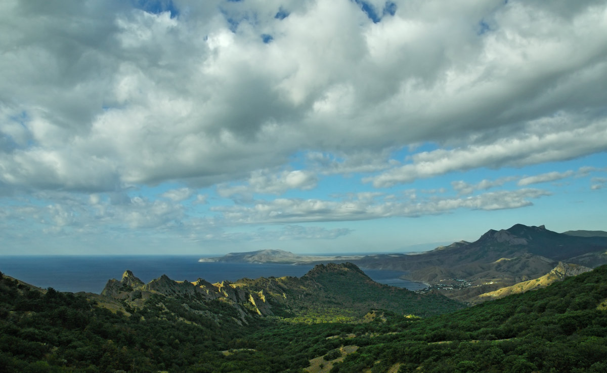 Вид на Курортное и Меганом с Карадага. View of the Meganom from Karadag. - Юрий Воронов