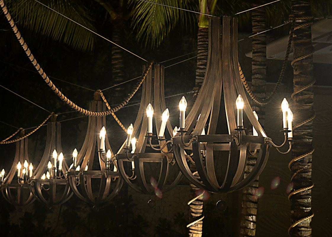 Светильники на веранде ресторана "Soleil" - Асылбек Айманов