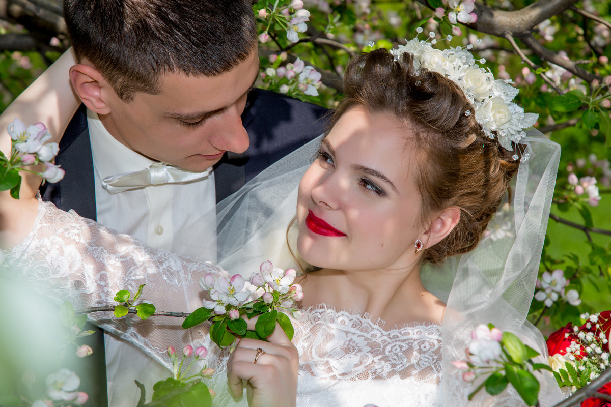 свадьба весной у цветущей яблоньи - Егор Чеботаренко