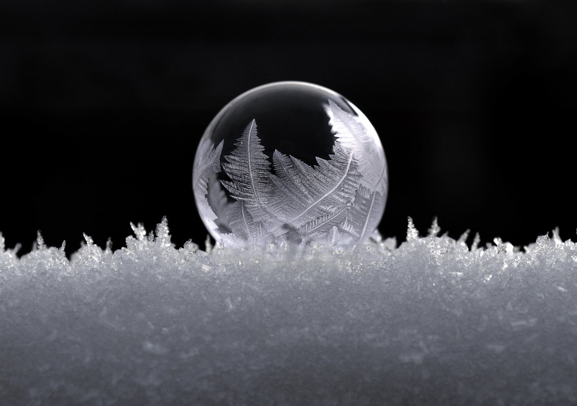 мыльный пузырь + мороз = стеклянный шар - Алена Рыжова