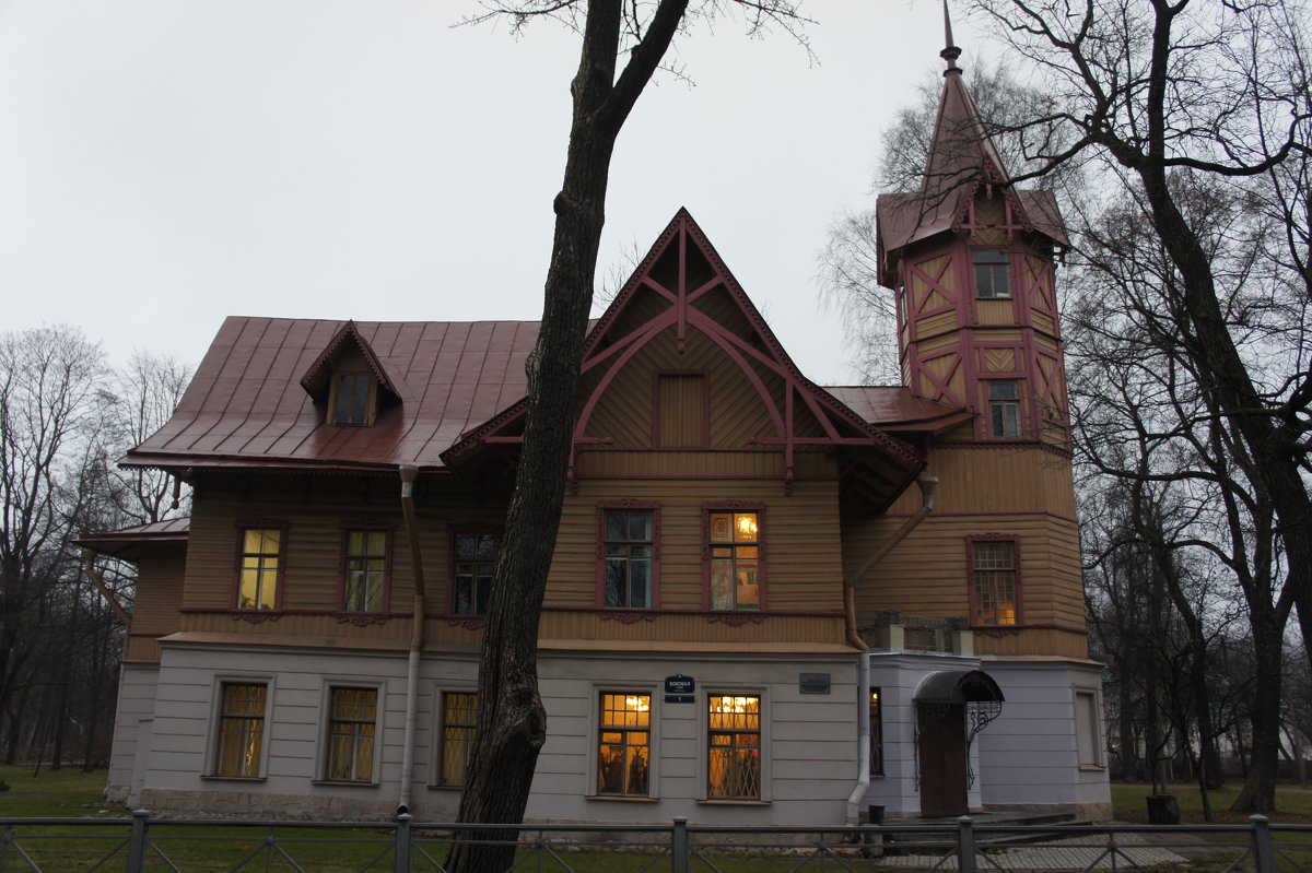 Дом княгини М.К. Кугушевой. Боковая аллея, 1, 1895 г., арх. К. Г. Прейс,  модерн :: Елена Павлова (Смолова) – Социальная сеть ФотоКто