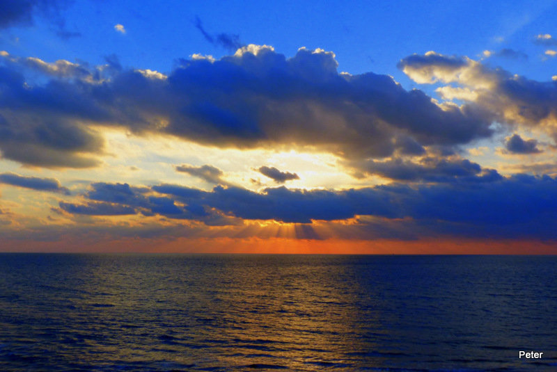 море,солнце,облака... - Пётр Беркун