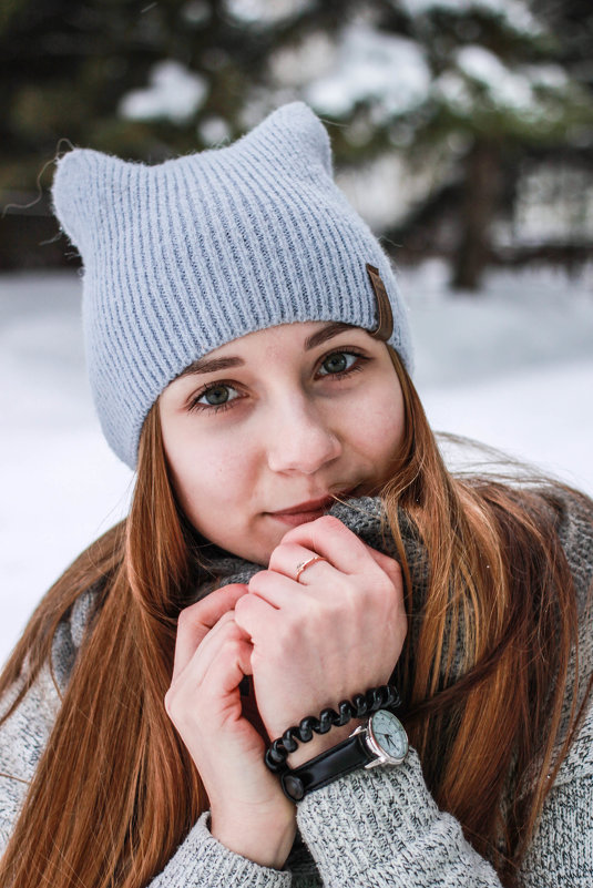 Девушка в шапке зимой - Екатерина Потапова