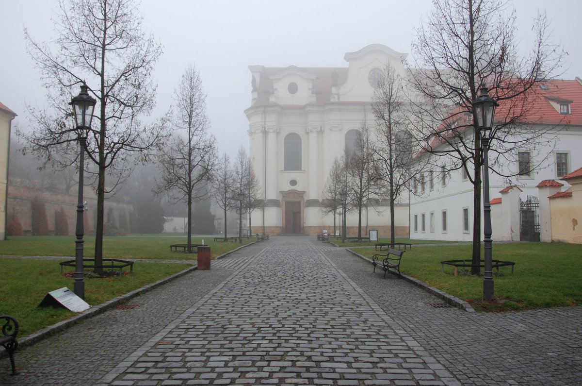 Бржевновский монастырь (Břevnovský klášter) . - Lara 