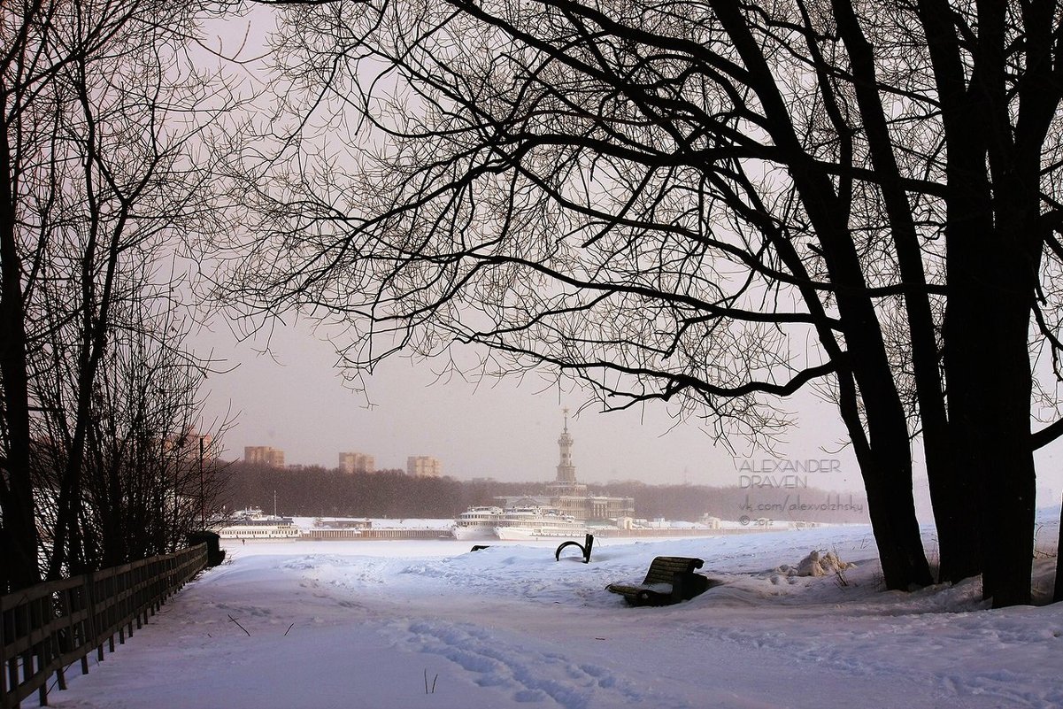 Москва, вид на северный речной вокзал - Олександр Волжский