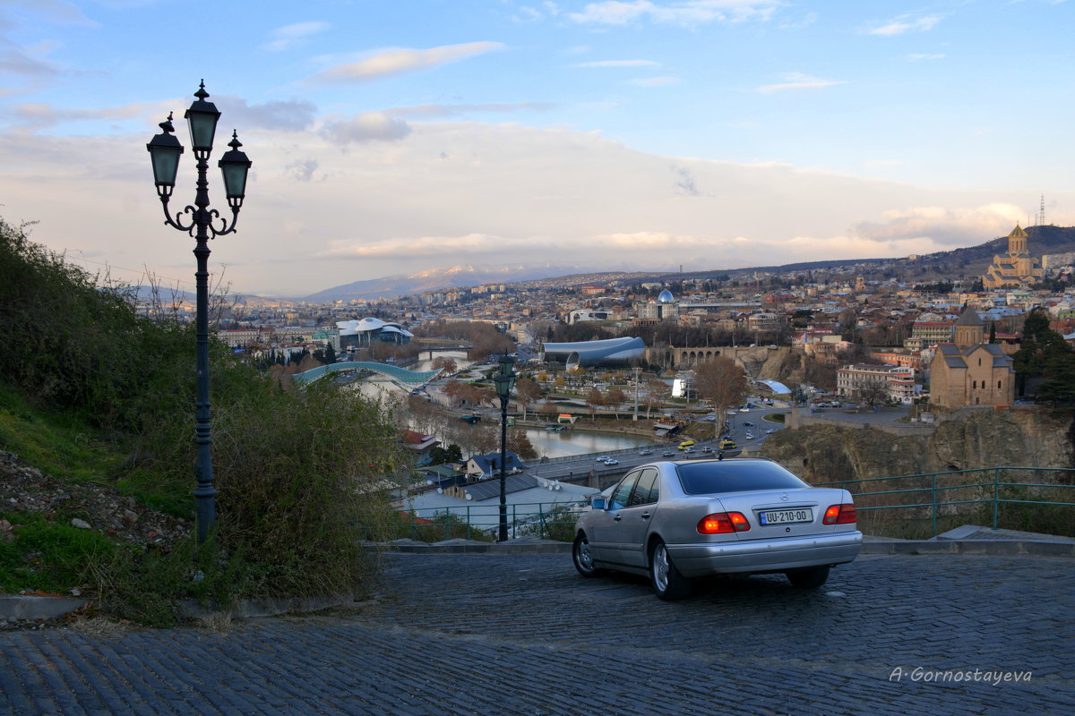 С горы Мтацминда открывается прекрасная панорама на весь Тбилиси. - Anna Gornostayeva