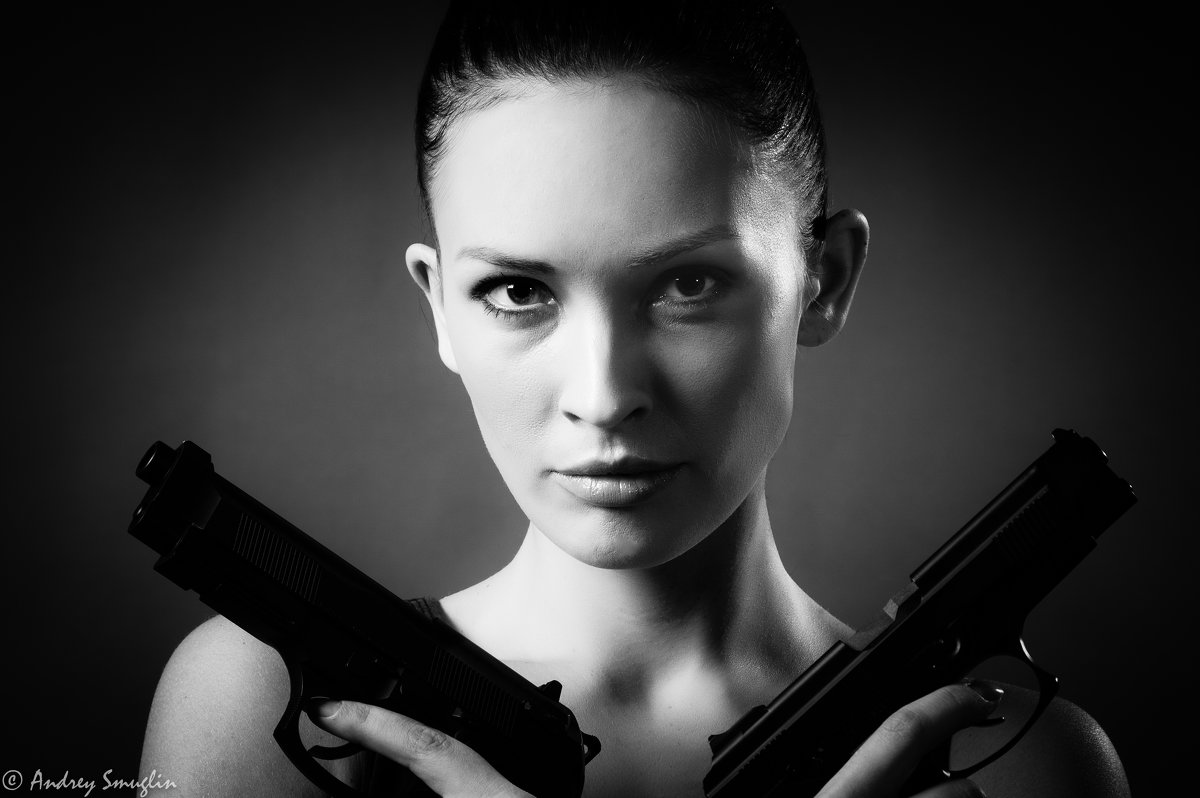 Girl and Gun - Andrey Smuglin 
