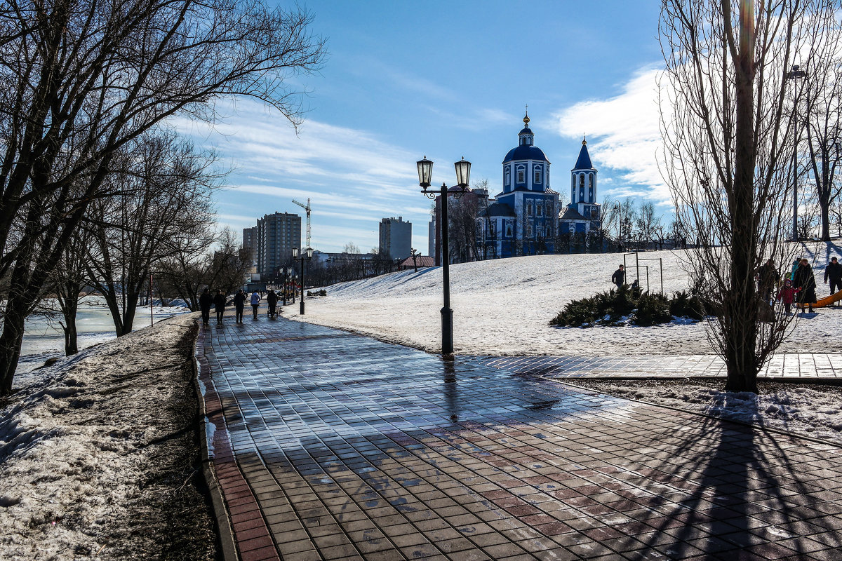 Весенний день на набережной Тамбова. - Александр Селезнев