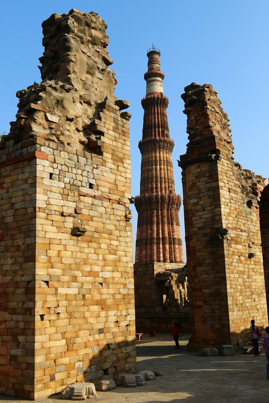 Кутб-Минар — самый высокий в мире кирпичный минарет , Индия - vasya-starik Старик