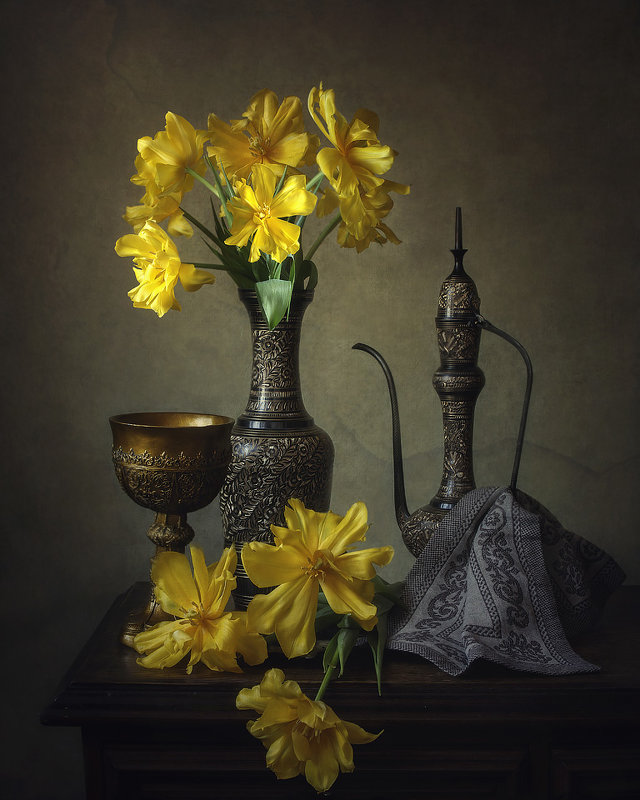 Натюрморт с желтыми тюльпанами - Ирина Приходько