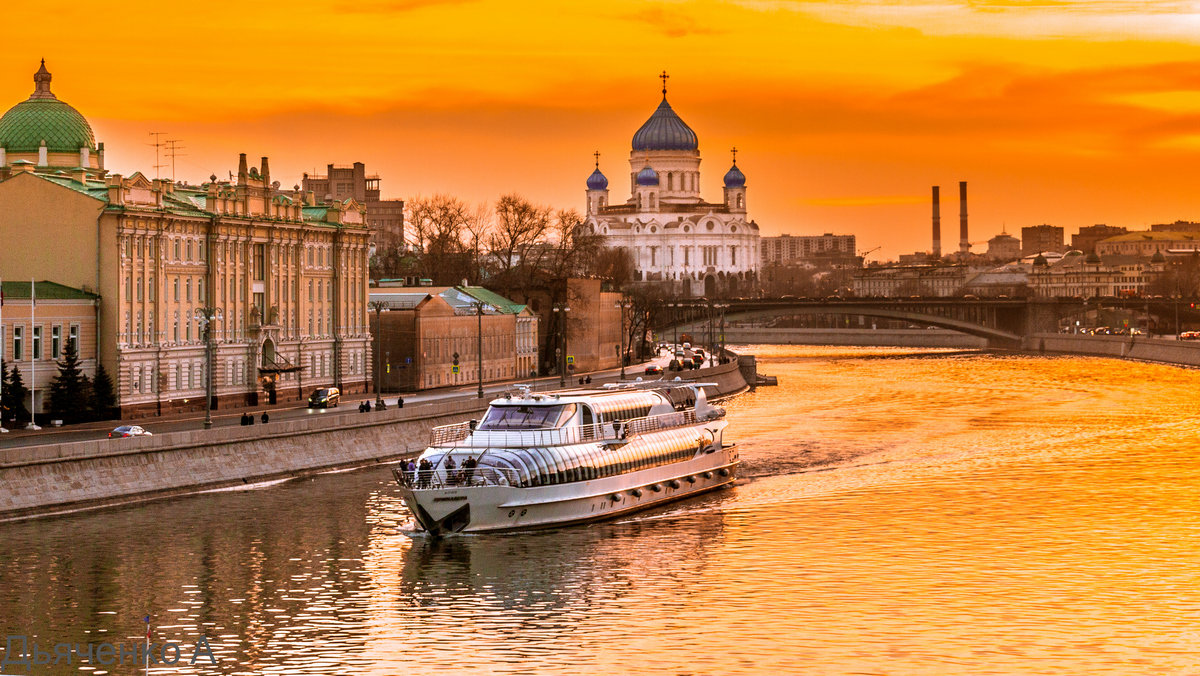 Река в городе - Александр Дьяченко