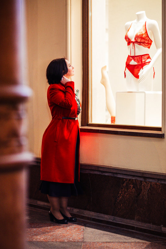 Женщина, которая любит красный цвет - Мария Корнилова