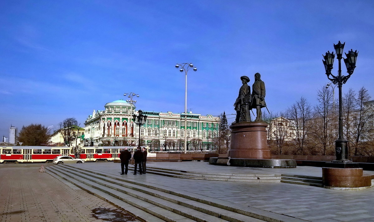 Памятник Василию Татищеву и Вильгельму де Генину. - Пётр Сесекин