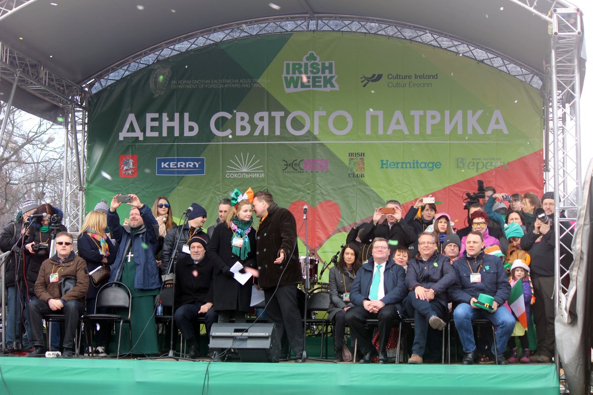 Посол Ирландской Республики  Эдриан  Мак  Дейд   и  сотрудники посольства. - Виталий Селиванов 