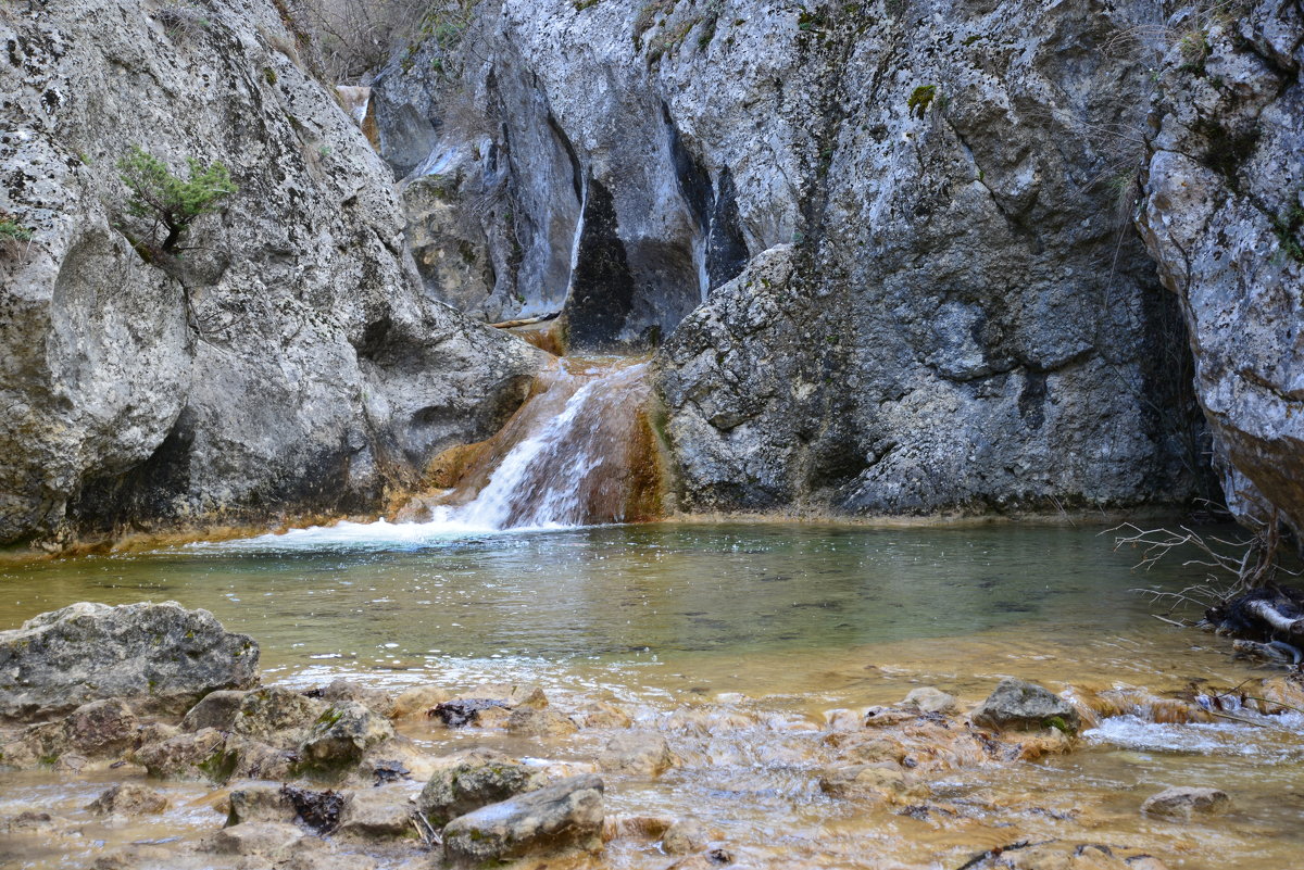 Водопад бага Байдарская Долина