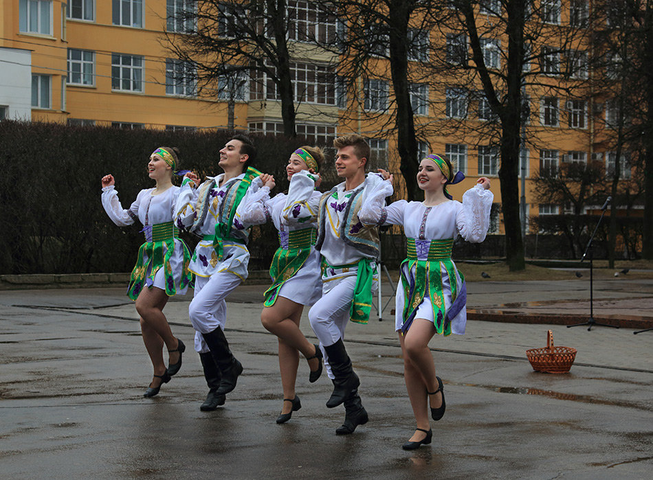 Танцуют все - Татьяна Панчешная