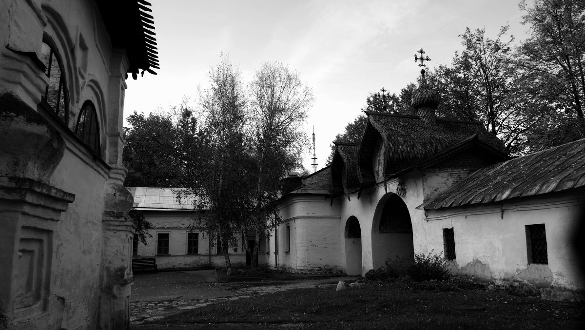 Монастырский дворик - Sergey 