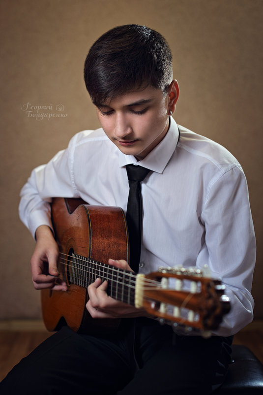 Юный гитарист - Георгий Бондаренко