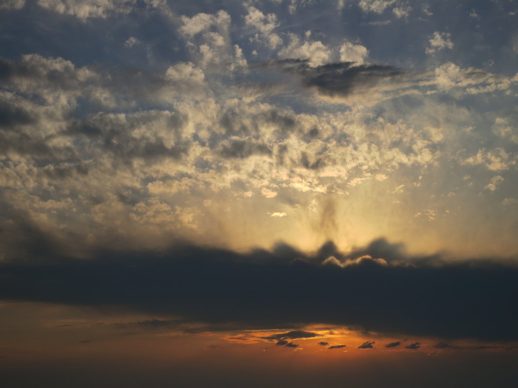 Небо на закате солнца - valeriy khlopunov