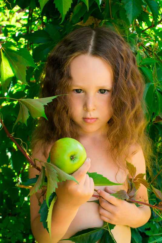 Ева: девочка с яблоком - Ирина Вайнбранд