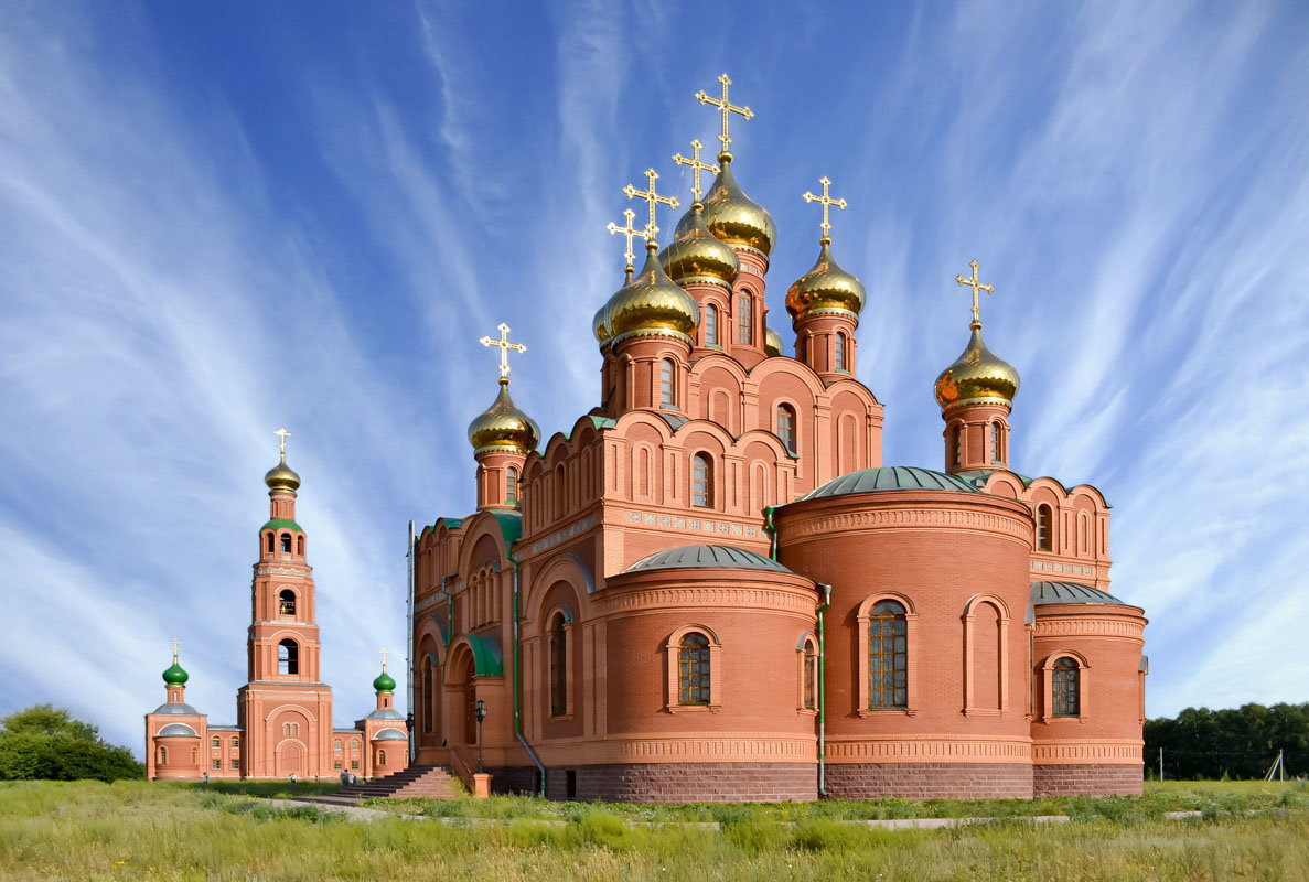 Колокольня,  собор  и  перистые  облака - Геннадий Супрун