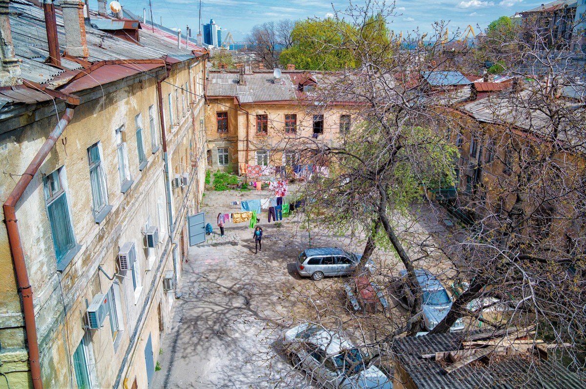 Одесский дворик,- взгляд со Строгановского моста. - Вахтанг Хантадзе