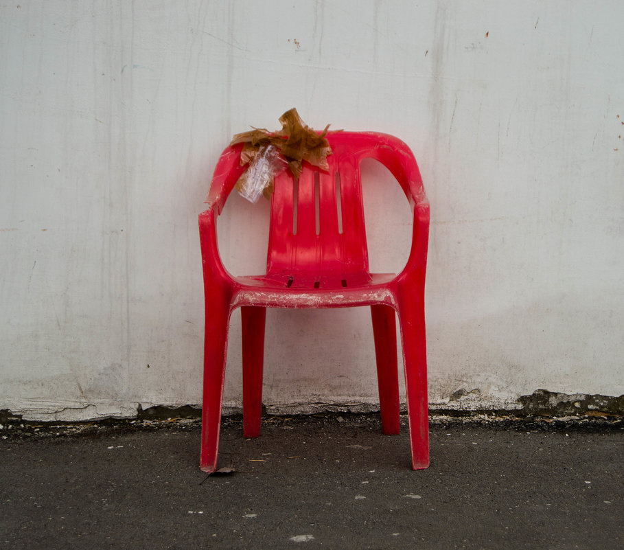 Красный стул - Павел Кореньков