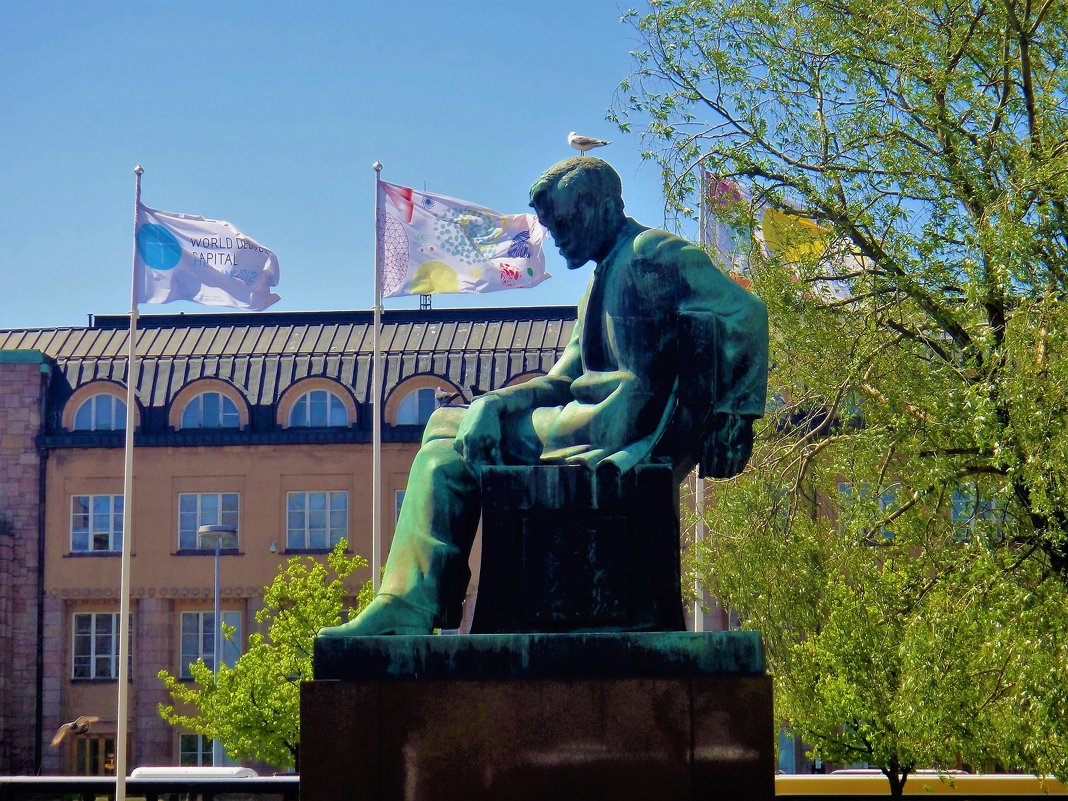 Памятник финскому писателю Алексису Киви... - Sergey Gordoff