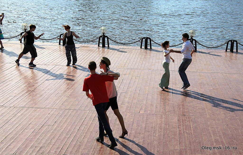 танцы у воды или завораживающее зрелище - Олег Лукьянов
