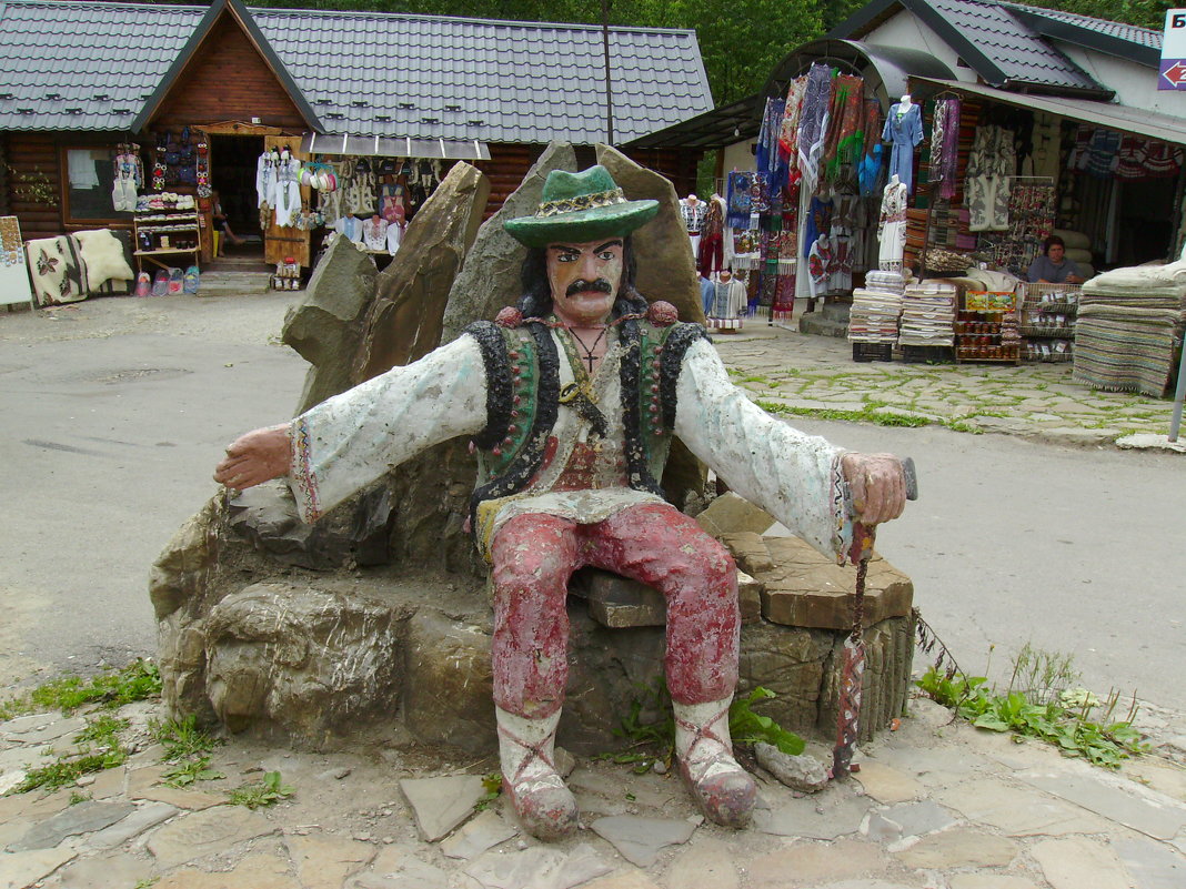 Скульптура   гуцула  в   Яремче - Андрей  Васильевич Коляскин