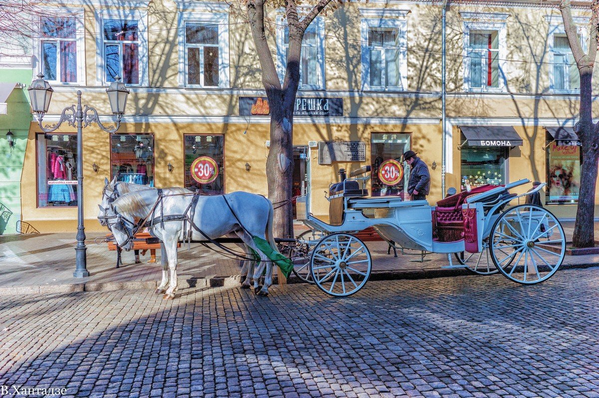 ...На Дерибасовской, хорошая погода!.. - Вахтанг Хантадзе