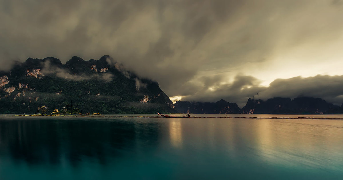 Вечерело на озере Чео Лан — одном из самых красивых мест в Таиланде! - Александр Вивчарик