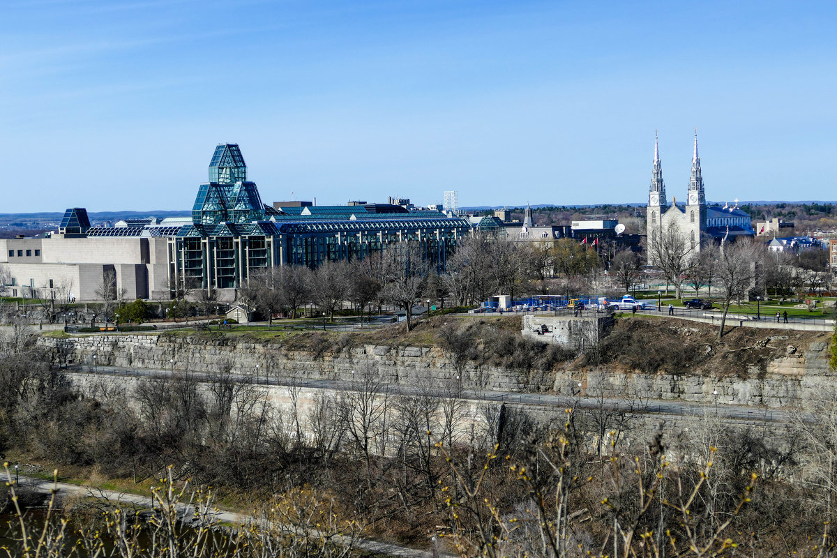 Национальная галерея Канады (слева от собора Нотр Дам) - Юрий Поляков