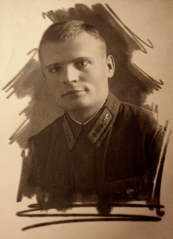 Папа (Макришин Андрей Афанасьевич) за год до войны на учебе в г. Гомель. Здесь папе 23 года. - Валерия Полещикова Папа (Макришин Андрей Афанасьевич) за год до войны на учебе в г. Гомель. Здесь папе 23 года. - Валерия Полещикова
