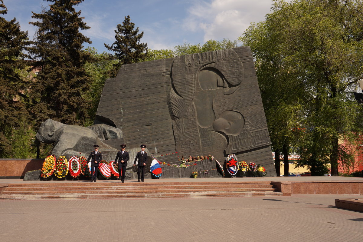 Рисунок памятник славы в воронеже