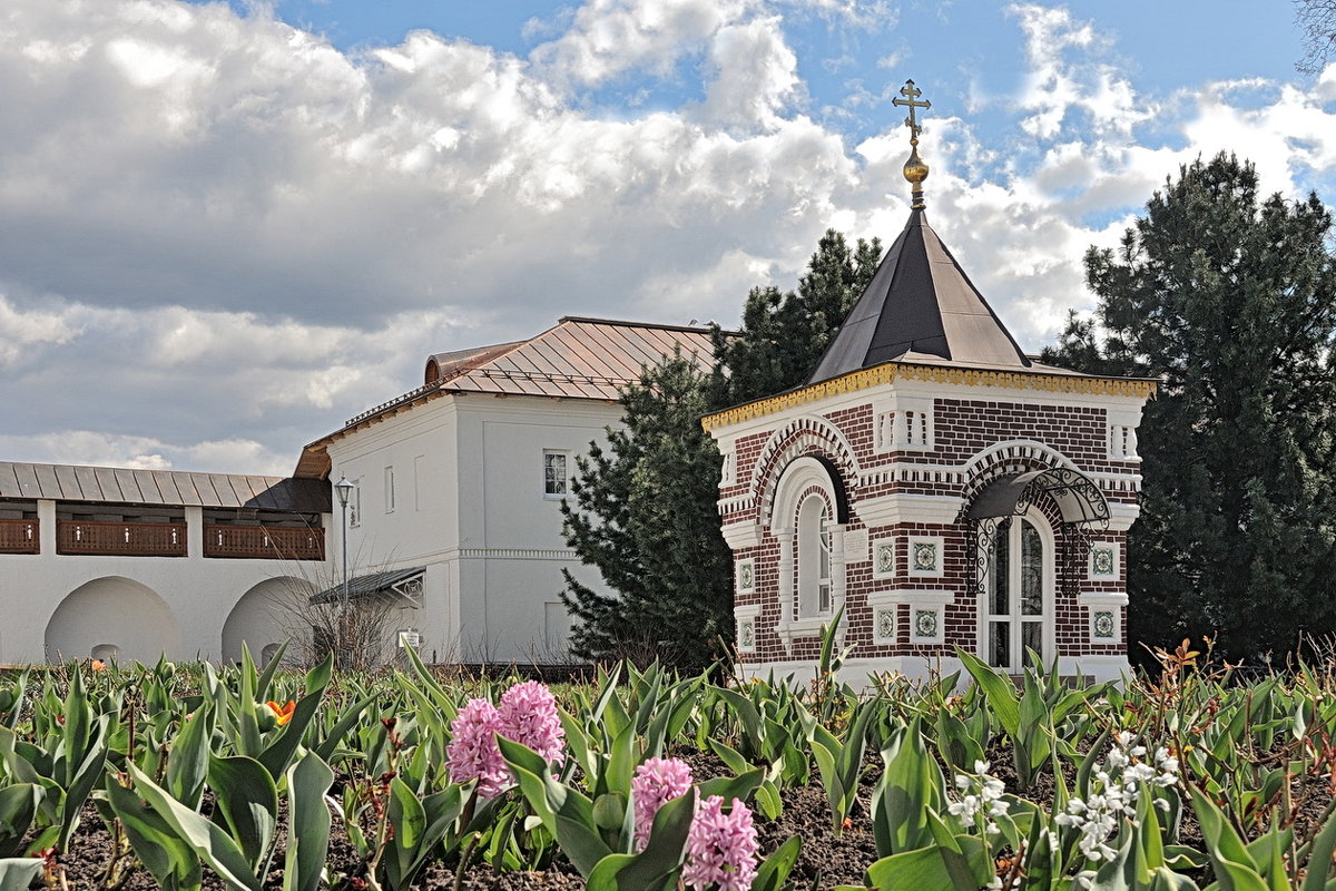 Цветущий май в Толгском монастыре - Николай Белавин