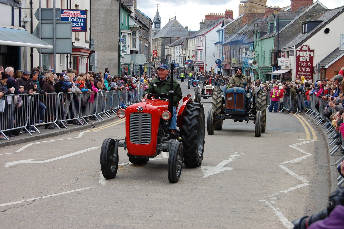 Massey-Fergusson35 - Natalia Harries