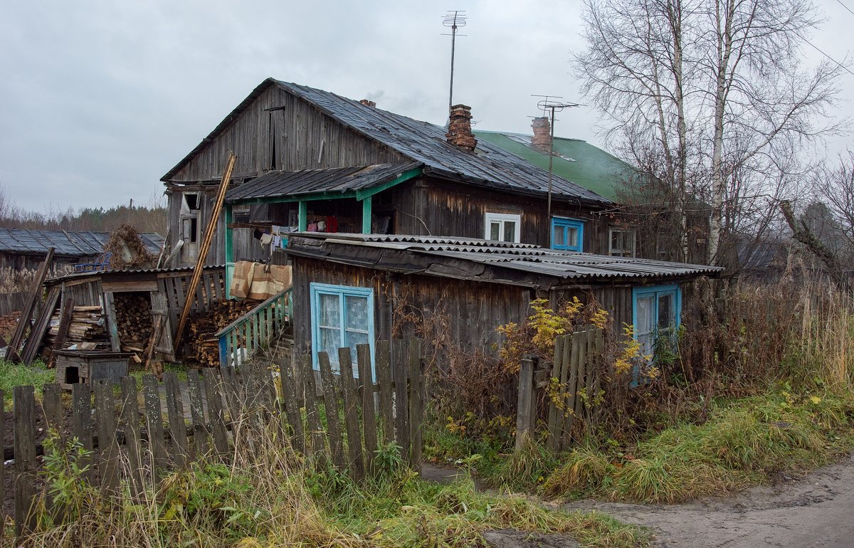 Домик в пригородном посёлке - Павел Харлин