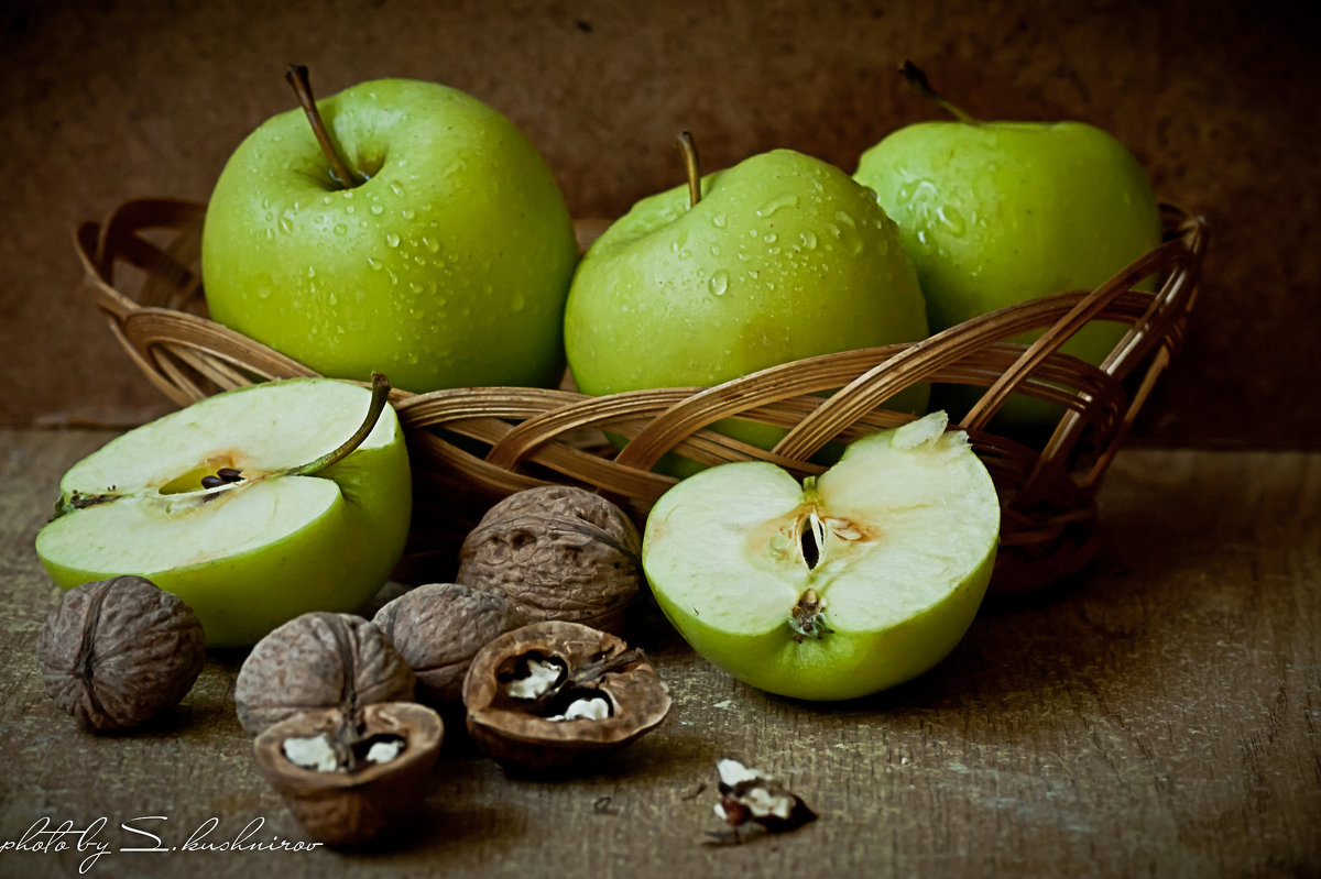 Яблоки и орехи - Сергей 