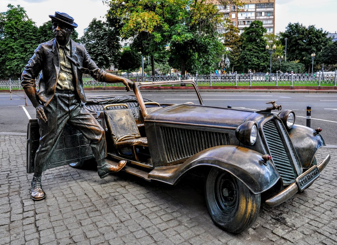 Памятник Юрию Никулину на Цветном бульваре - Анатолий Колосов